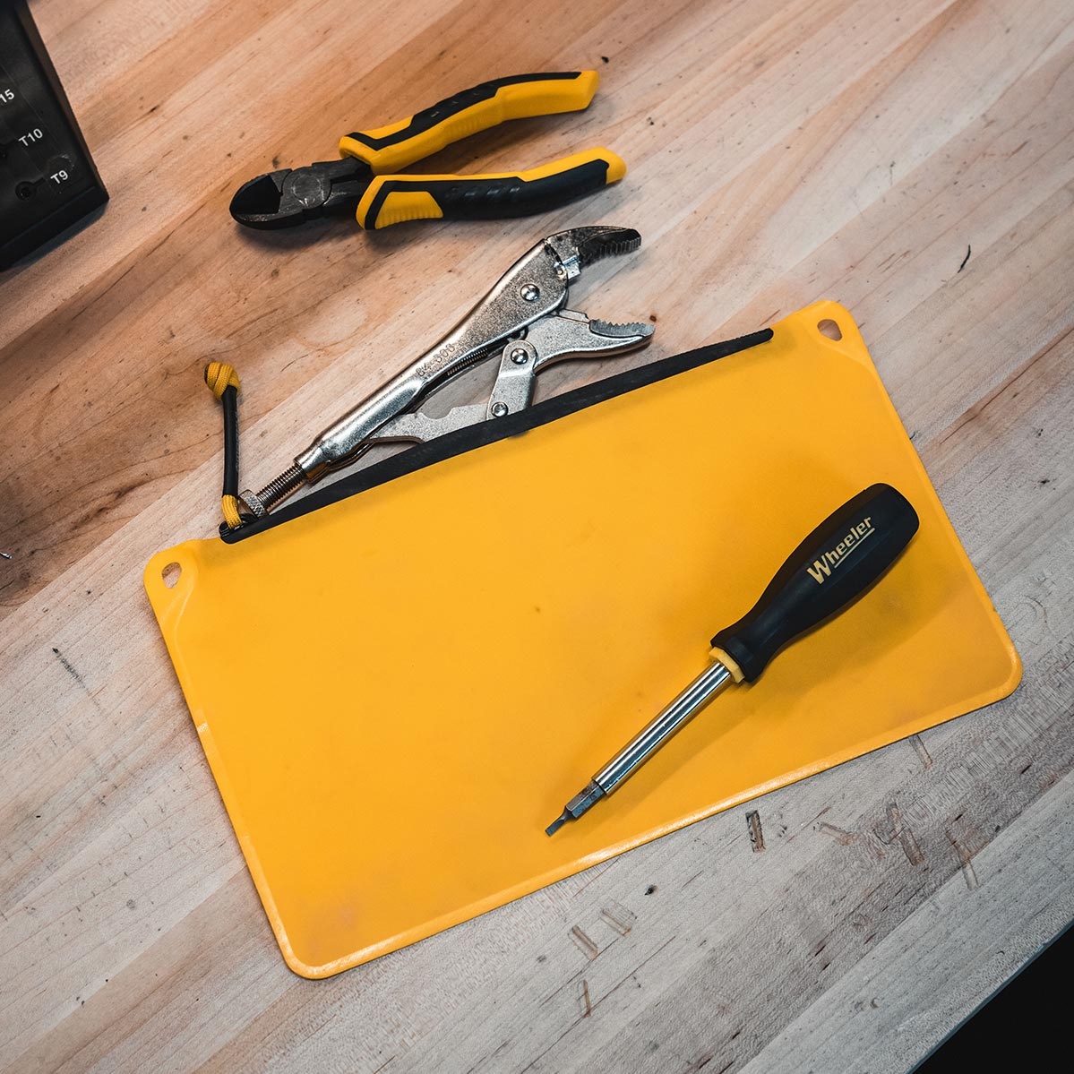 Daka Pouch Medium Yellow