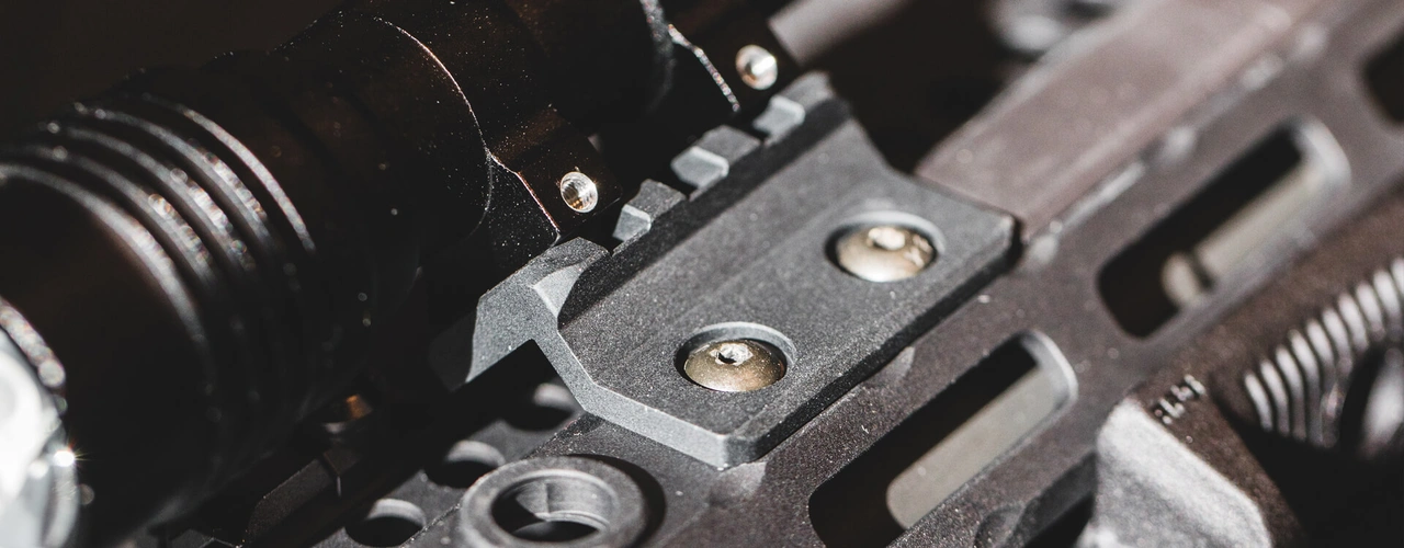 M-LOK® Offset Light/Optic Mount, Aluminum Black