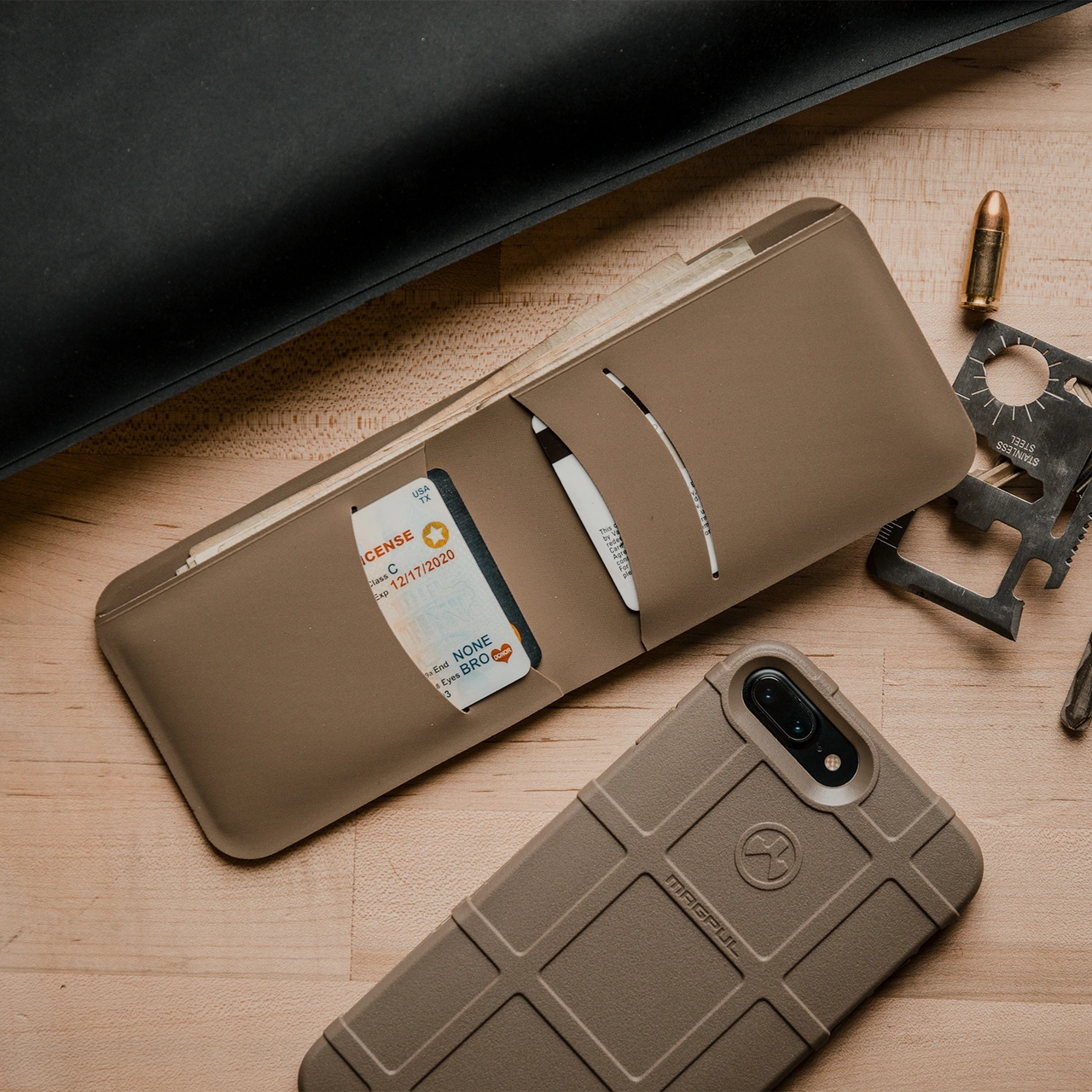 Magpul® DAKA® Bifold Wallet FDE