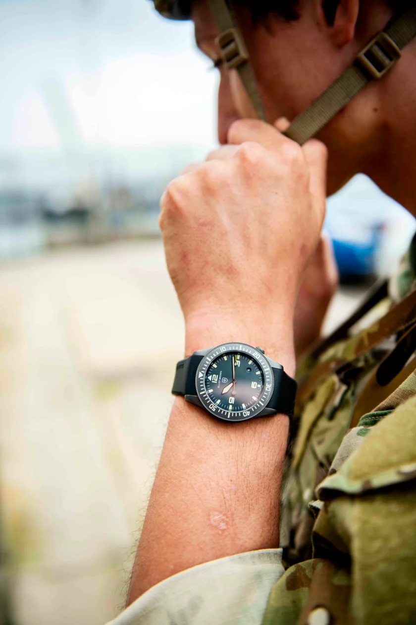 HOLTON NIVO - Dark Grey Rubber