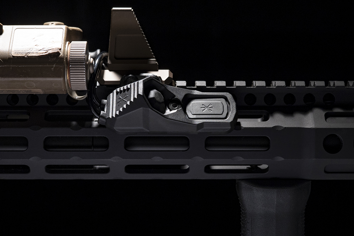 AXON - M-LOK Mounting Kit - Black