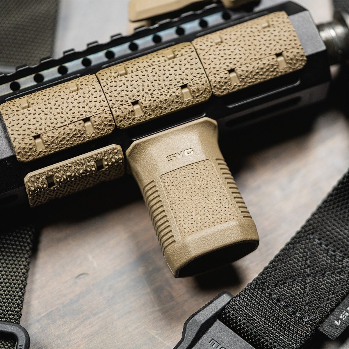 M-LOK SVG - Short Vertical Grip - FDE